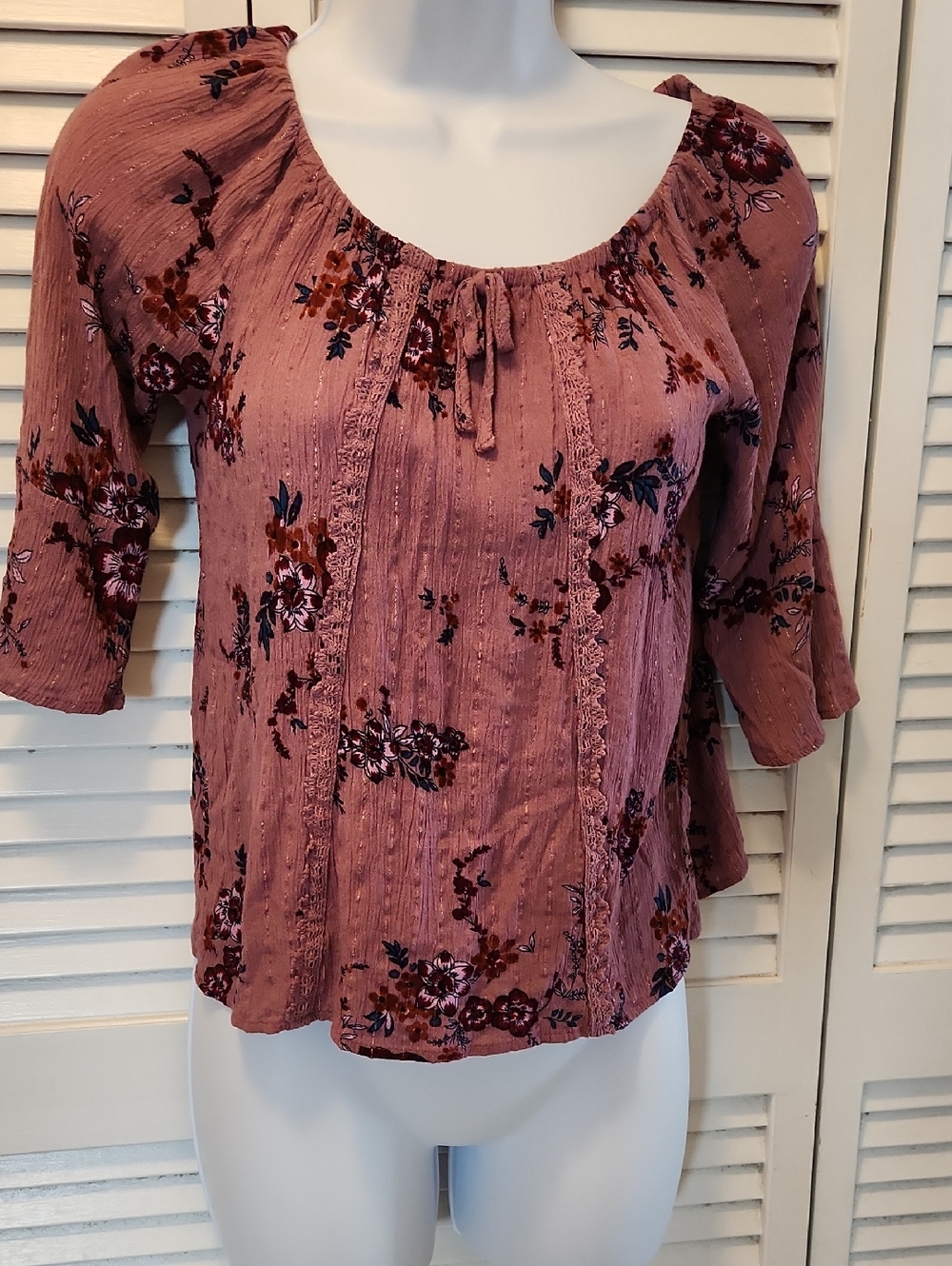 Band of Zoe & Rose-Mauve Floral Peasant Top